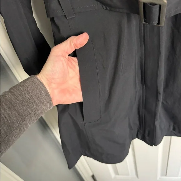 REI black rain jacket, fits like a small- excellent condition - Picture 5 of 5